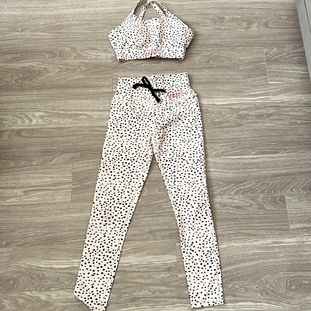 BodyNV Dalmatian sports bra and legging set